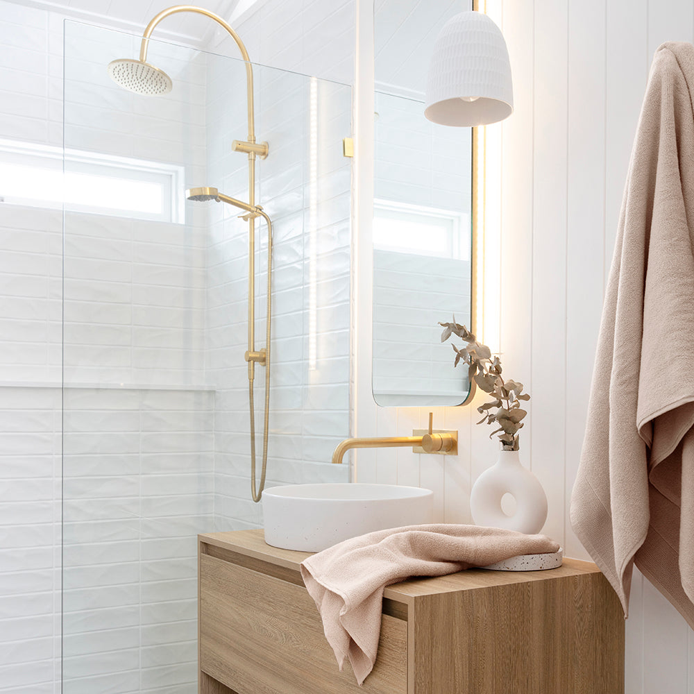 How to Decorate Your Bathroom with Towels: Color Coordination and Styling  Tips