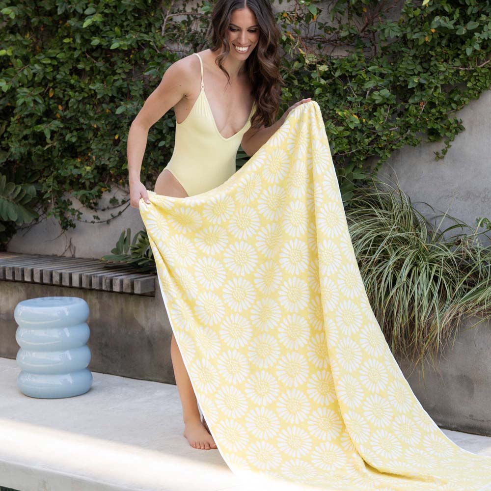 HiLo Beach Towel Daisy