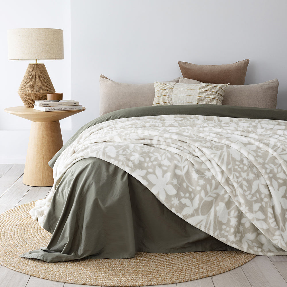 Liv Ultraplush Blanket - Pebble